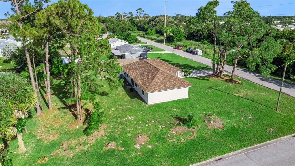Image 40 of property listing at 664 25TH STREET SW, Vero Beach, FL 32962