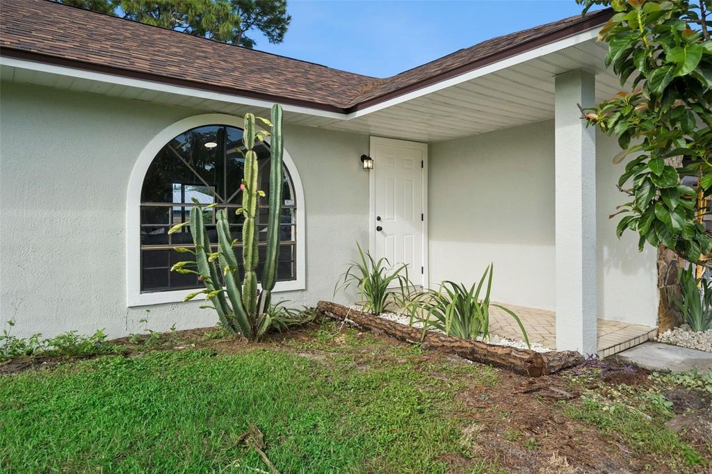 Image 5 of property listing at 664 25TH STREET SW, Vero Beach, FL 32962
