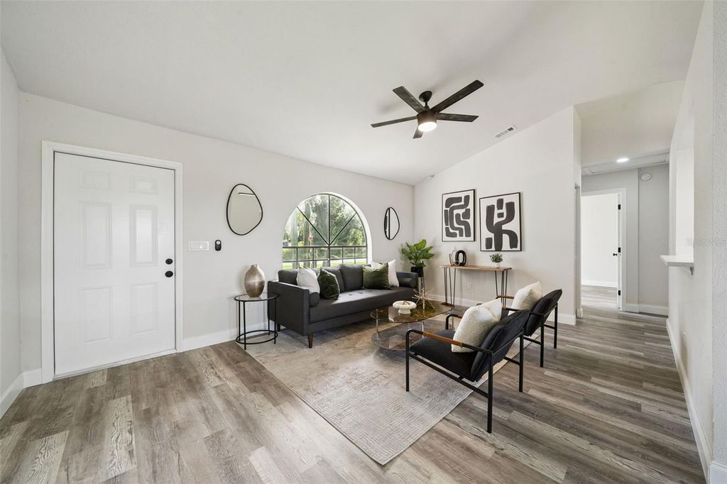 Image 7 of property listing at 664 25TH STREET SW, Vero Beach, FL 32962