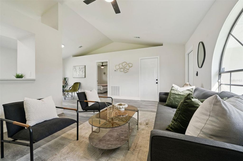 Image 8 of property listing at 664 25TH STREET SW, Vero Beach, FL 32962