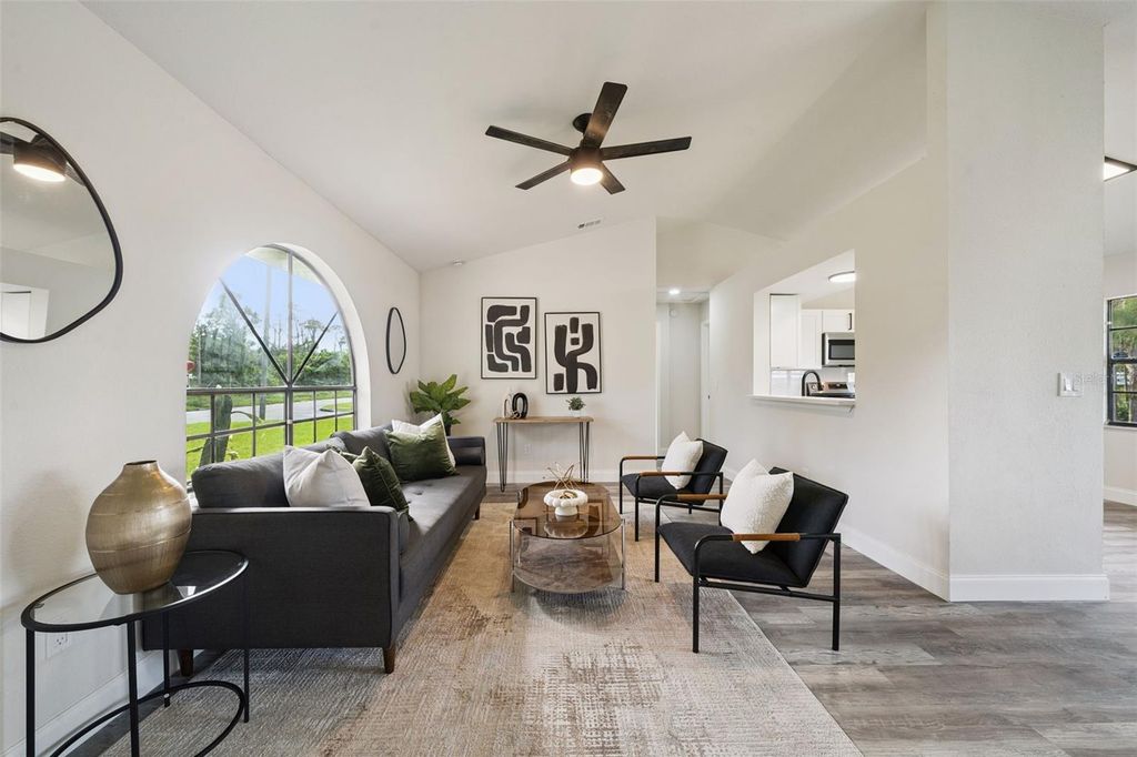 Image 9 of property listing at 664 25TH STREET SW, Vero Beach, FL 32962