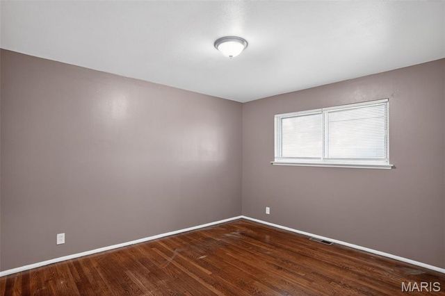 1752 Hudson Road, St Louis, MO 63136