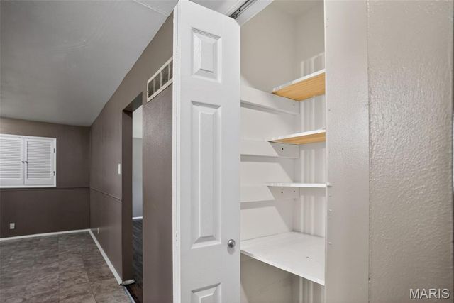1752 Hudson Road, St Louis, MO 63136