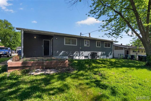 1752 Hudson Road, St Louis, MO 63136