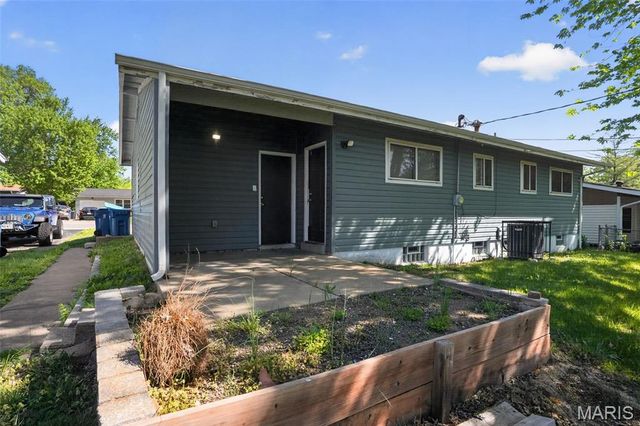 1752 Hudson Road, St Louis, MO 63136