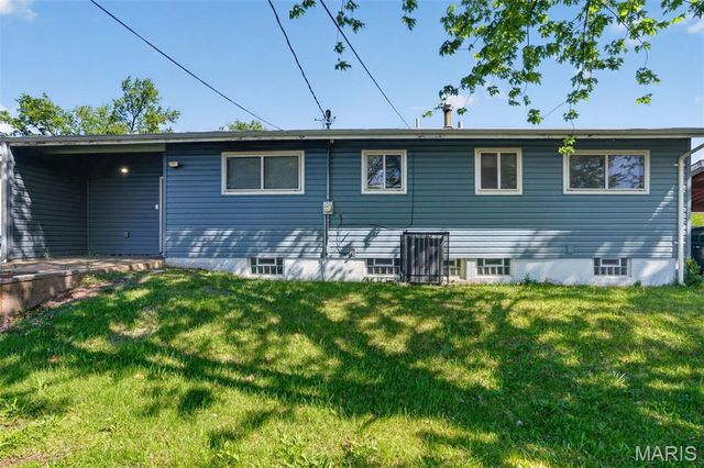 1752 Hudson Road, St Louis, MO 63136