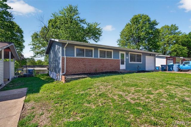 1752 Hudson Road, St Louis, MO 63136