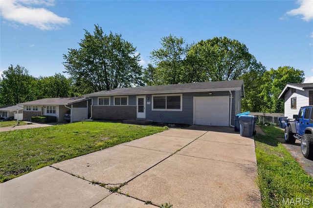 1752 Hudson Road, St Louis, MO 63136