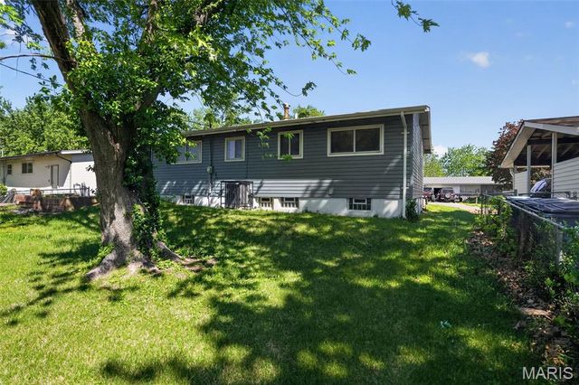 1752 Hudson Road, St Louis, MO 63136