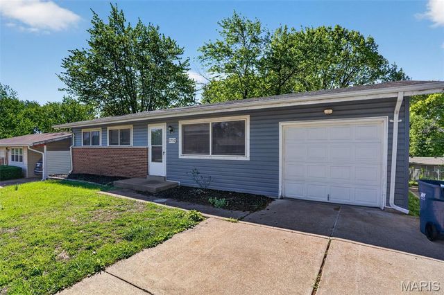 1752 Hudson Road, St Louis, MO 63136
