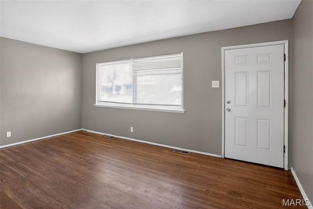 1752 Hudson Road, St Louis, MO 63136