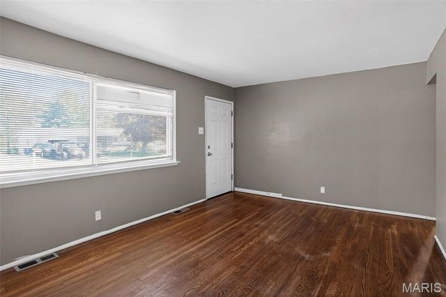 1752 Hudson Road, St Louis, MO 63136