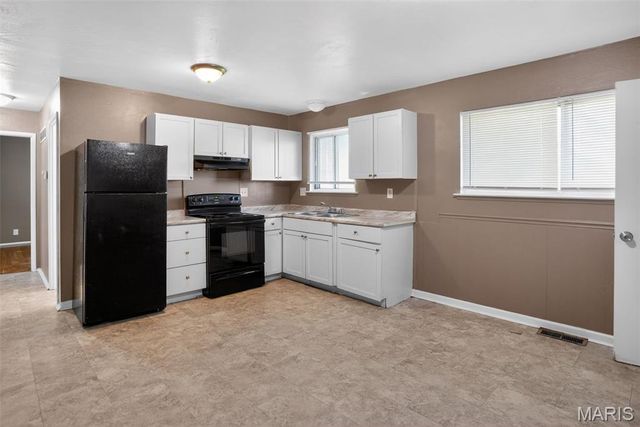 1752 Hudson Road, St Louis, MO 63136