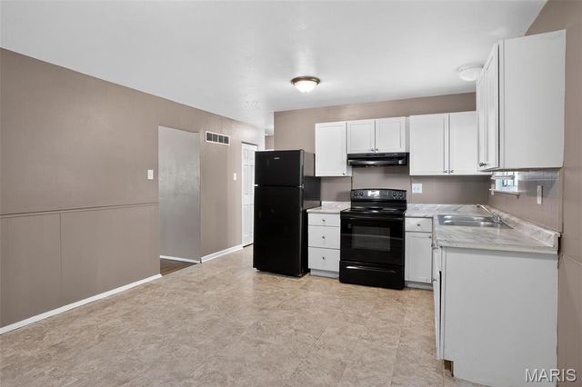 1752 Hudson Road, St Louis, MO 63136