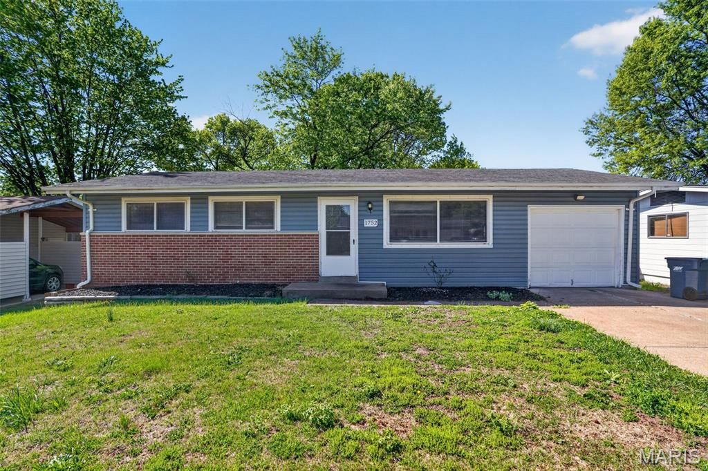 1752 Hudson Road, St Louis, MO 63136