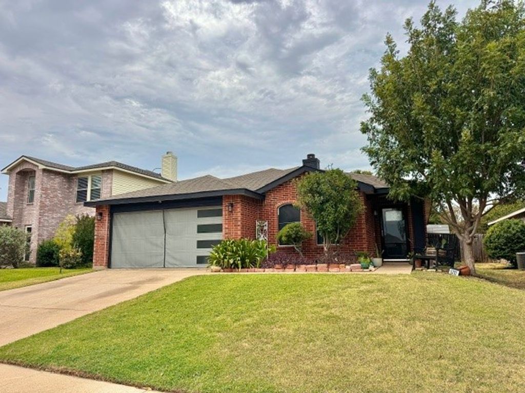 5213 Prestwick Drive, Fort Worth, TX 76135 — exterior