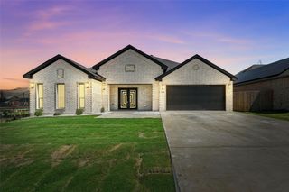 2410 Lauren St, Mabank, TX 75147