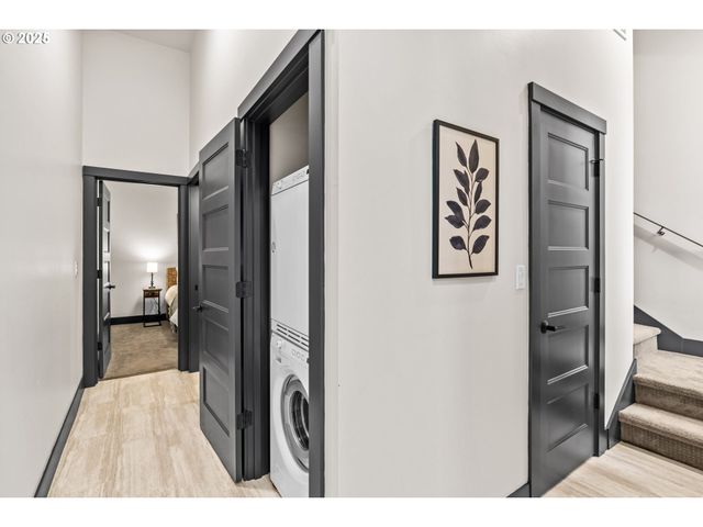 1460 WILLAMETTE St, Eugene, OR 97401