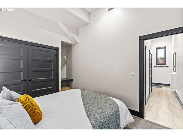 1460 WILLAMETTE St, Eugene, OR 97401