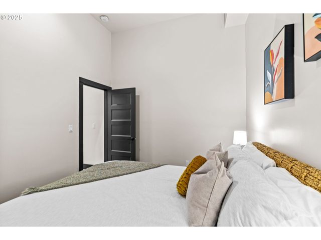 1460 WILLAMETTE St, Eugene, OR 97401