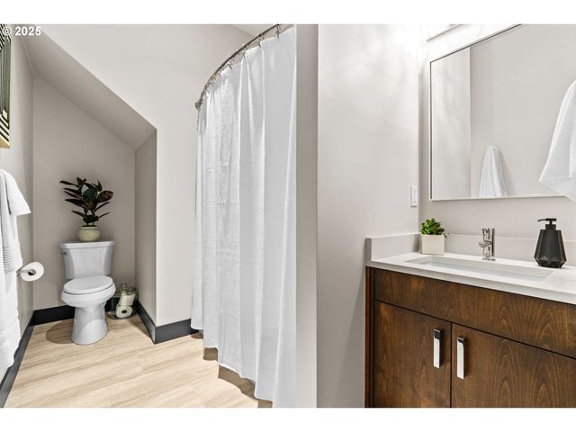 1460 WILLAMETTE St, Eugene, OR 97401