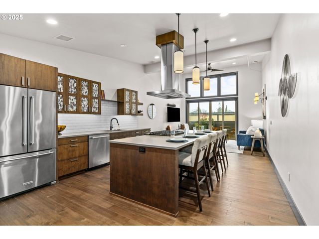 1460 WILLAMETTE St, Eugene, OR 97401