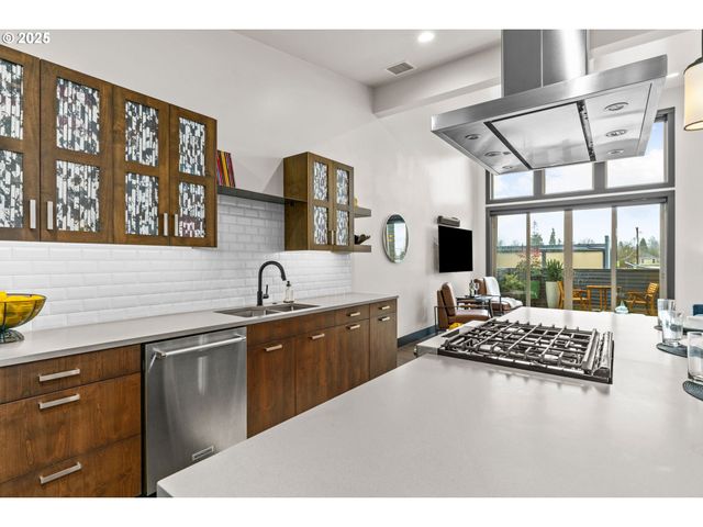 1460 WILLAMETTE St, Eugene, OR 97401