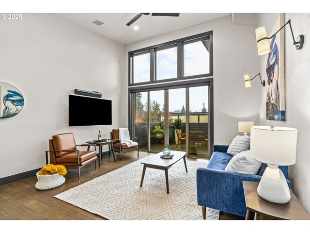 1460 WILLAMETTE St, Eugene, OR 97401