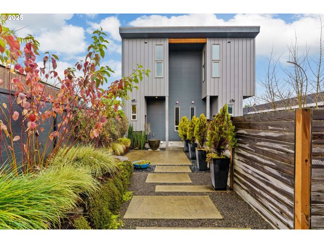 1460 WILLAMETTE St, Eugene, OR 97401