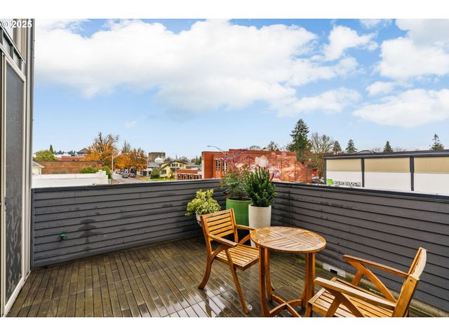 1460 WILLAMETTE St, Eugene, OR 97401