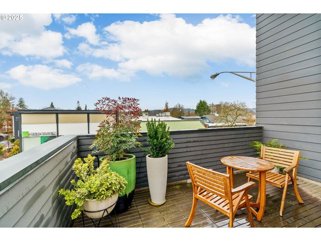 1460 WILLAMETTE St, Eugene, OR 97401