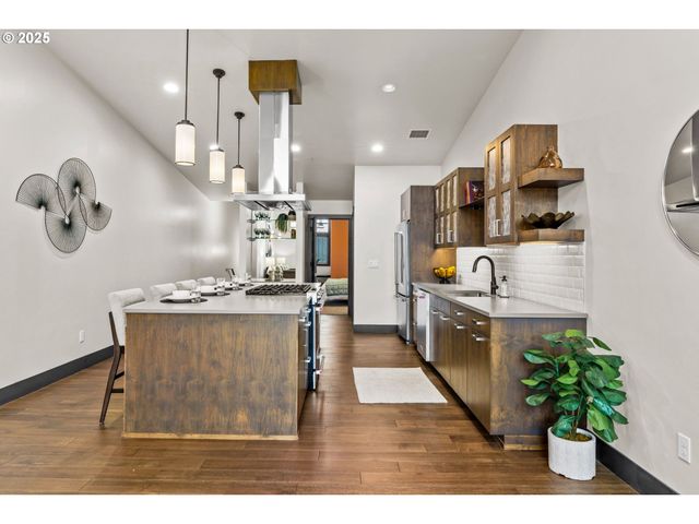 1460 WILLAMETTE St, Eugene, OR 97401