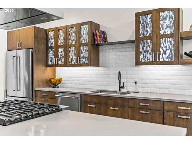 1460 WILLAMETTE St, Eugene, OR 97401