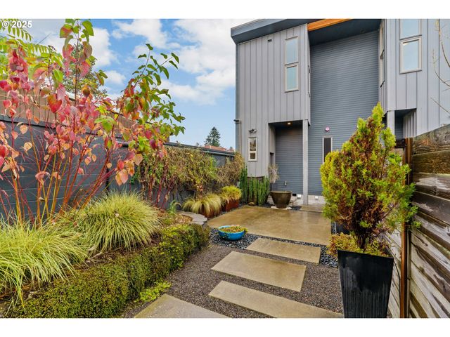 1460 WILLAMETTE St, Eugene, OR 97401