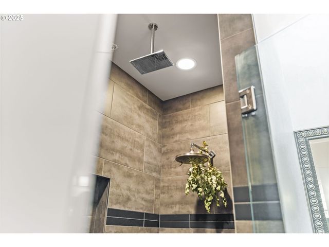 1460 WILLAMETTE St, Eugene, OR 97401