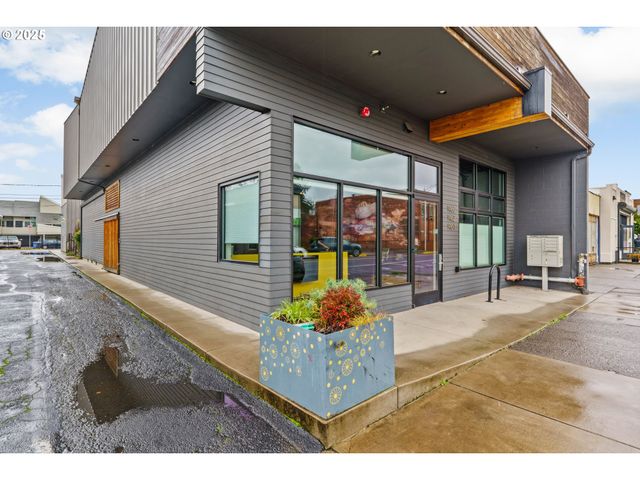 1460 WILLAMETTE St, Eugene, OR 97401