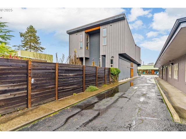 1460 WILLAMETTE St, Eugene, OR 97401