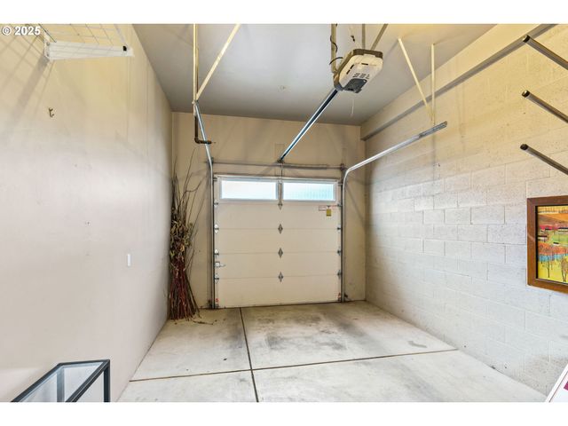 1460 WILLAMETTE St, Eugene, OR 97401