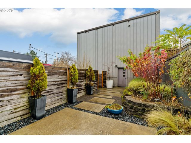 1460 WILLAMETTE St, Eugene, OR 97401