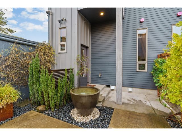 1460 WILLAMETTE St, Eugene, OR 97401