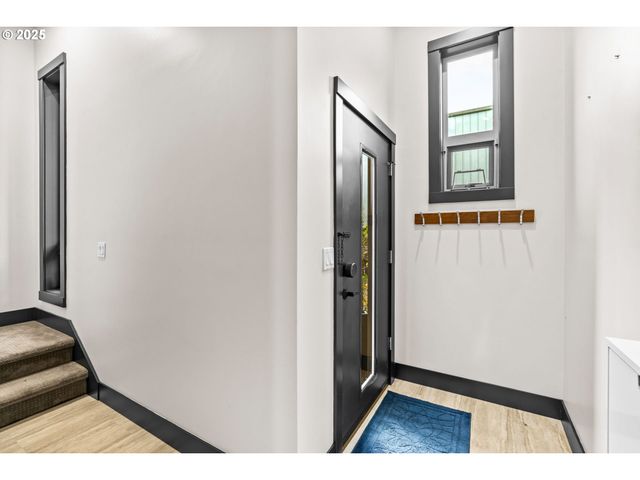 1460 WILLAMETTE St, Eugene, OR 97401