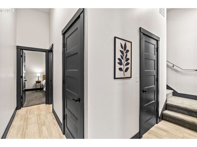 1460 WILLAMETTE St, Eugene, OR 97401