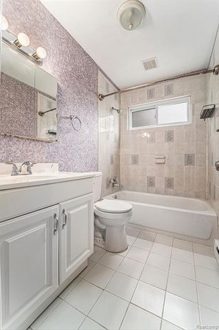 26561 Barnes Street, Roseville, MI 48066