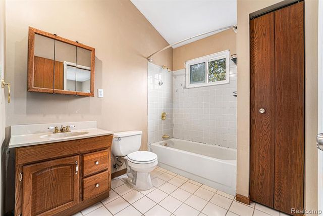 26561 Barnes Street, Roseville, MI 48066