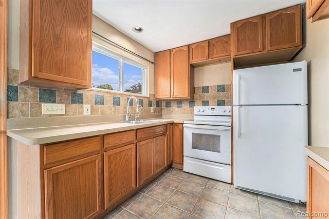 26561 Barnes Street, Roseville, MI 48066