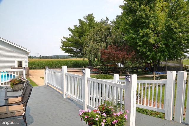 62 STEVENS RD, Stevens, PA 17578