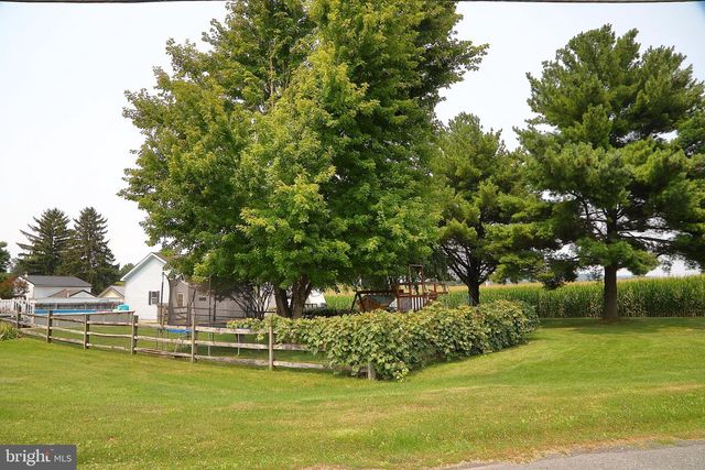 62 STEVENS RD, Stevens, PA 17578