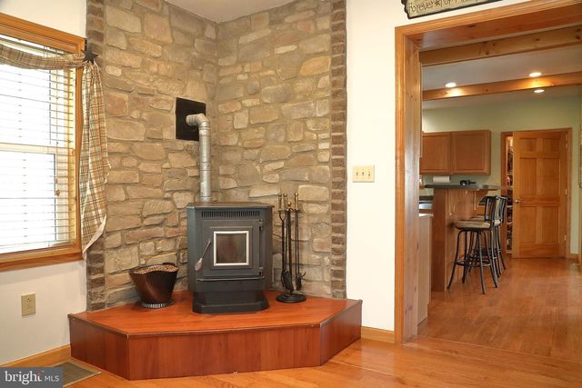 62 STEVENS RD, Stevens, PA 17578