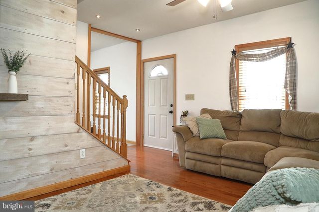 62 STEVENS RD, Stevens, PA 17578