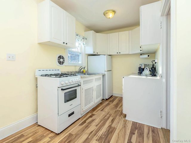 133 16th Avenue, Sea Cliff, NY 11579